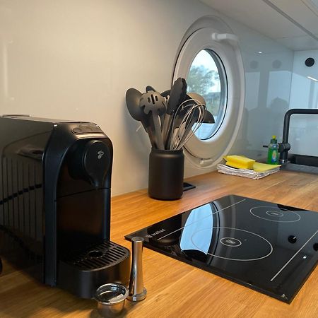 Отель Modernes Festliegendes Hausboot Mit Grosszuegiger Dachterrasse Und Ruderboot Рёбель Экстерьер фото