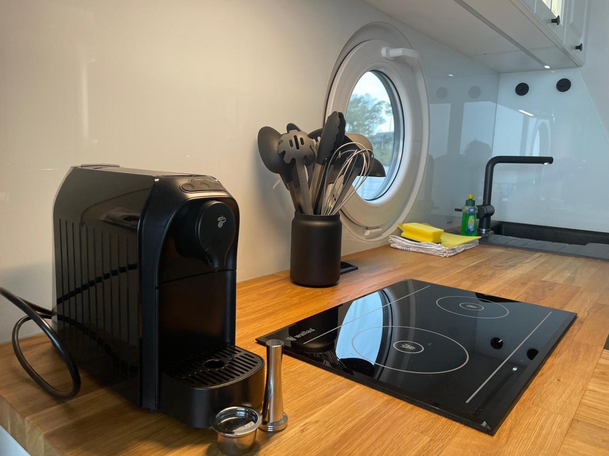 Отель Modernes Festliegendes Hausboot Mit Grosszuegiger Dachterrasse Und Ruderboot Рёбель Экстерьер фото